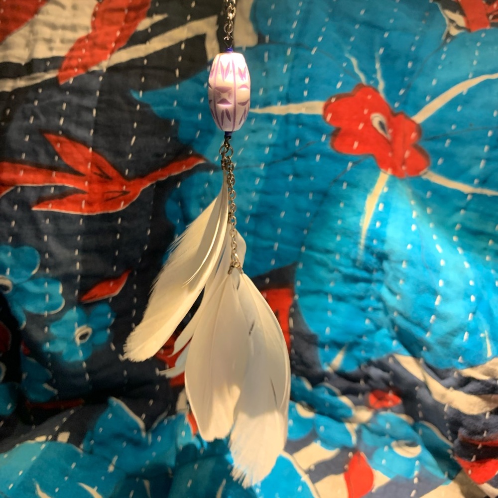Beaded feather necklace - Picture 4 of 10